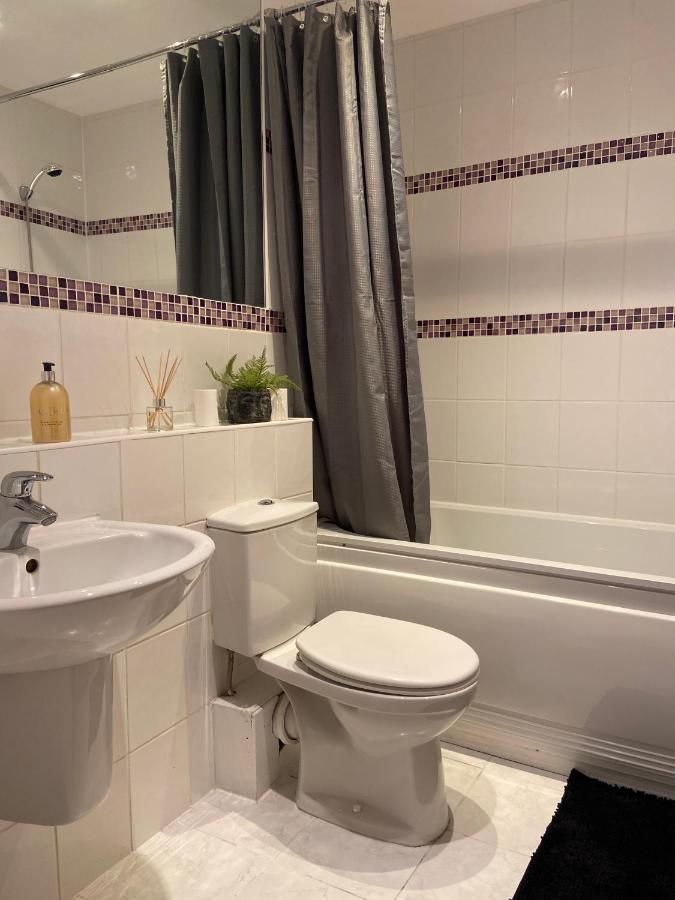 2 Bedroom, 2 Bathroom Apartment With Free Parking In A Great Location Cambridge  Dış mekan fotoğraf