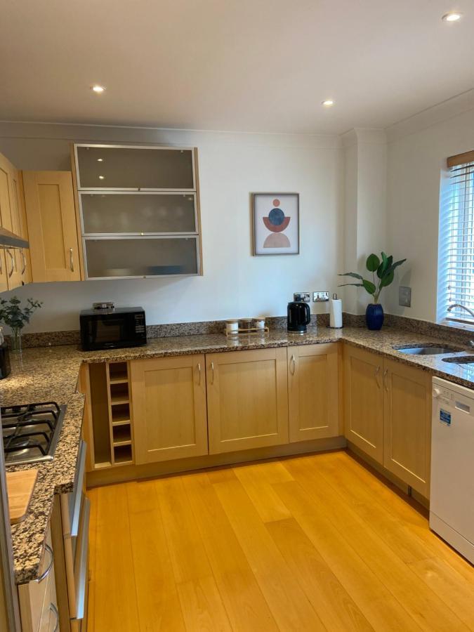 2 Bedroom, 2 Bathroom Apartment With Free Parking In A Great Location Cambridge  Dış mekan fotoğraf