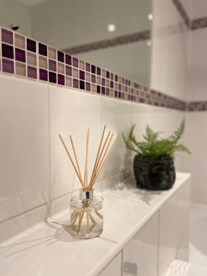 2 Bedroom, 2 Bathroom Apartment With Free Parking In A Great Location Cambridge  Dış mekan fotoğraf