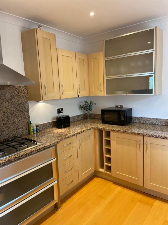 2 Bedroom, 2 Bathroom Apartment With Free Parking In A Great Location Cambridge  Dış mekan fotoğraf