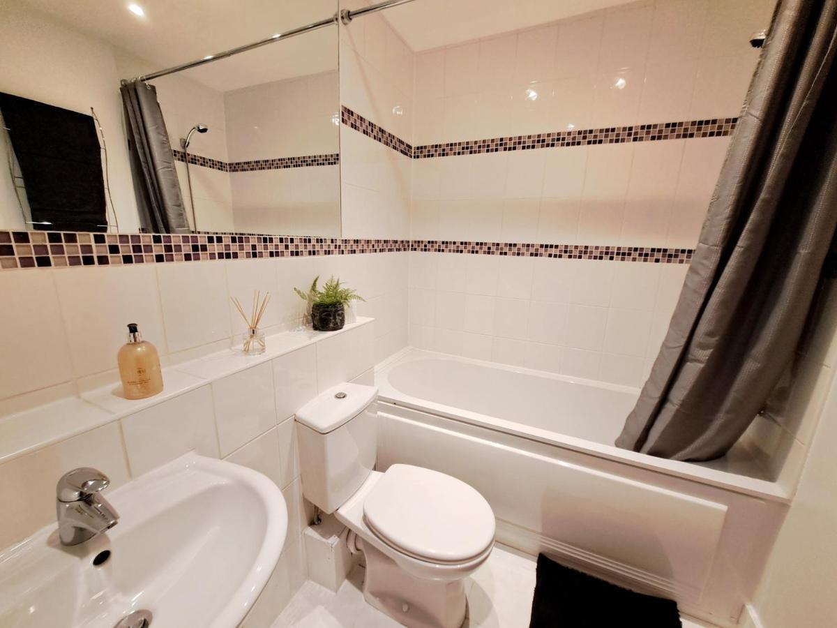 2 Bedroom, 2 Bathroom Apartment With Free Parking In A Great Location Cambridge  Dış mekan fotoğraf