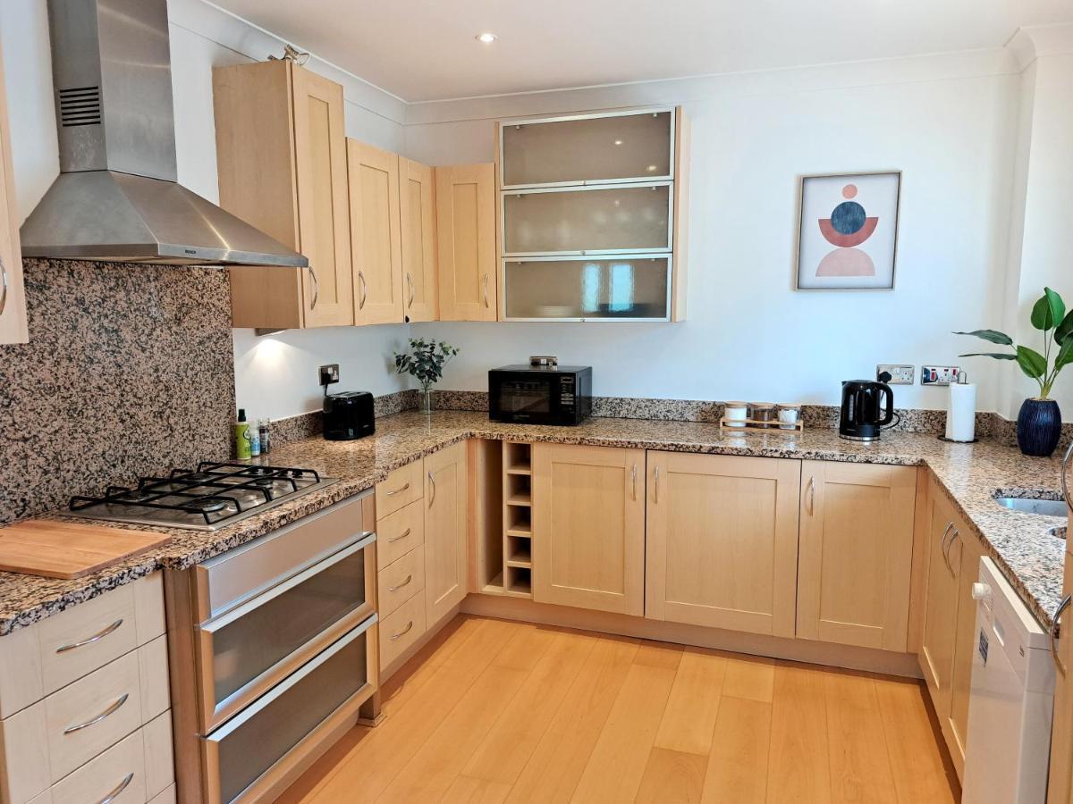 2 Bedroom, 2 Bathroom Apartment With Free Parking In A Great Location Cambridge  Dış mekan fotoğraf