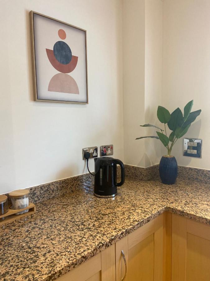 2 Bedroom, 2 Bathroom Apartment With Free Parking In A Great Location Cambridge  Dış mekan fotoğraf